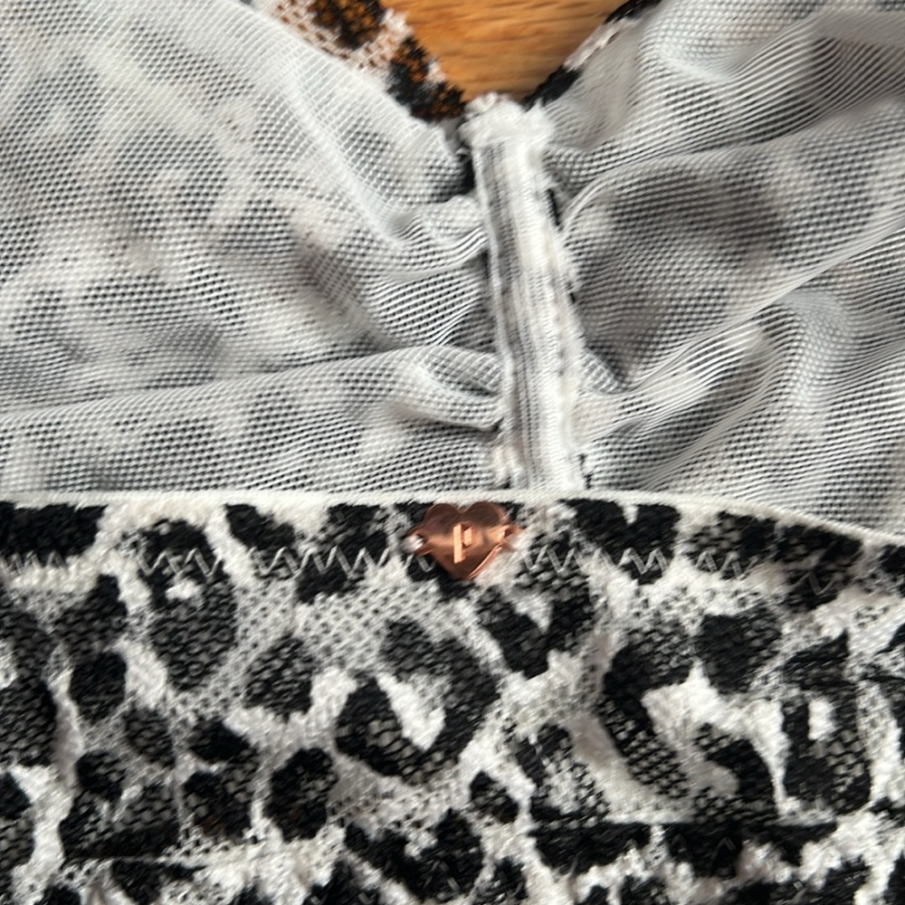 PINK Victorias Secret Lace Bralette. Black & White Leopard Print. Size L - Picture 3 of 4